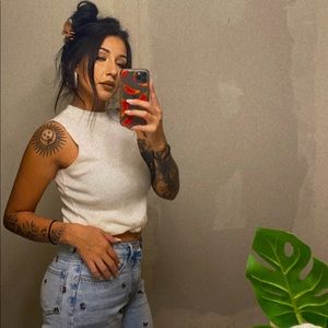 Meet your Posher, Nidia